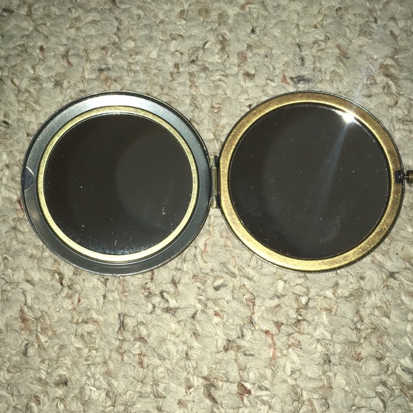 Compact - Picture 2 of 3